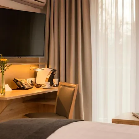 Four Stars By Hotel 4*